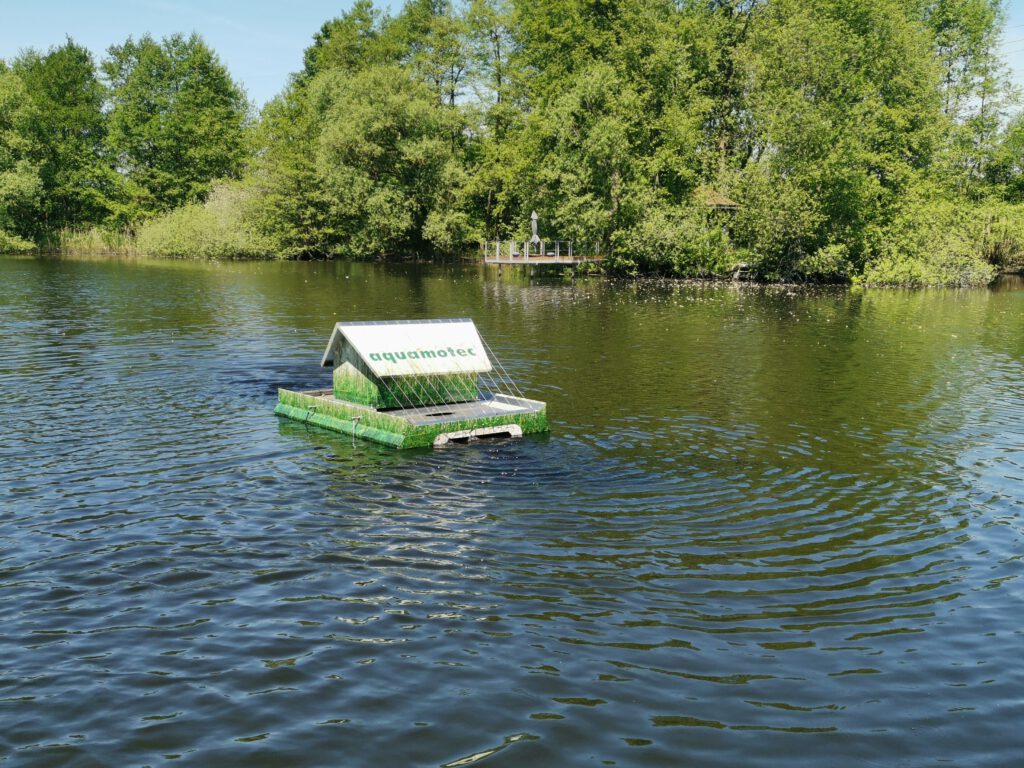 Einbau einer aquamotec 2-SN Anlage zur Gewässerregeneration nahe Hamburg.