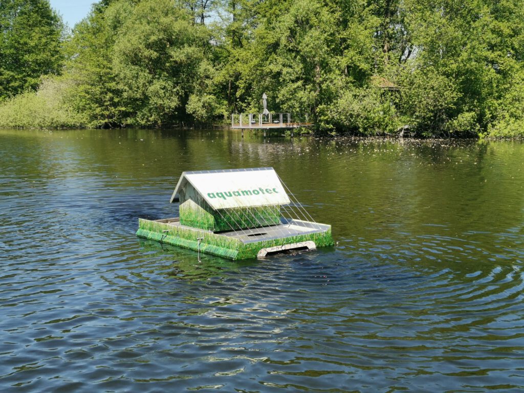 Einbau einer aquamotec 2-SN Anlage zur Gewässerregeneration nahe Hamburg.